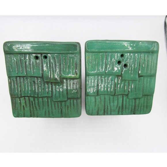 Novelty Outhouse Shaped Salt and Pepper Ceramic Shaker Set - Picture 5 of 10